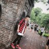 Trai ngoan nói chuyện vui